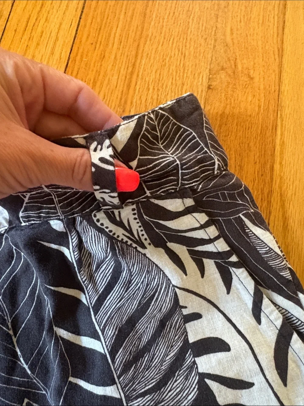 Anthropologie FARM Rio Black & White Palm Leaf-Print Bermudas Shorts Linen blend